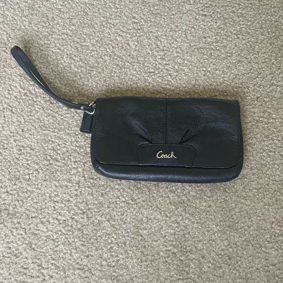 Coach Handbags - Coach Wristlet